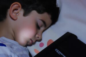 Cómo programar la mente de un niño mientras duerme